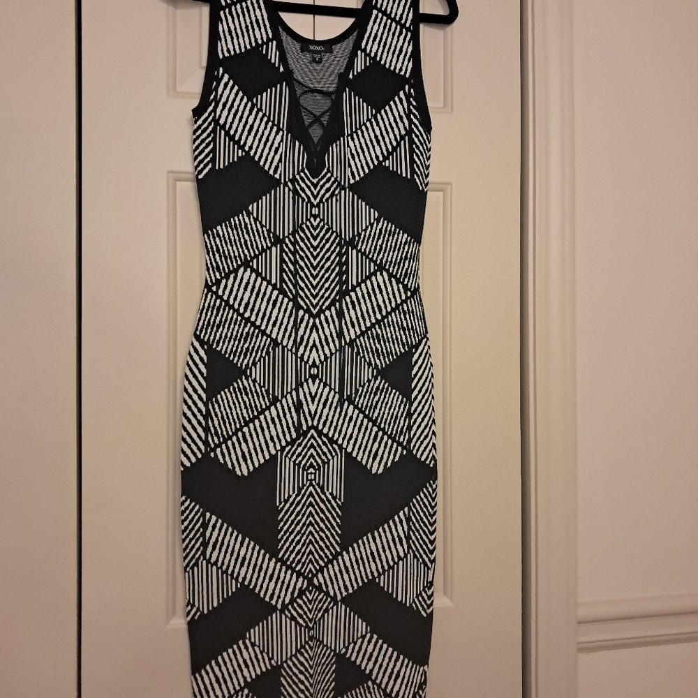 EUC XOXO Black n White Sheath Midi Dress Sleeveless V-Neck Cocktail - Picture 13 of 15